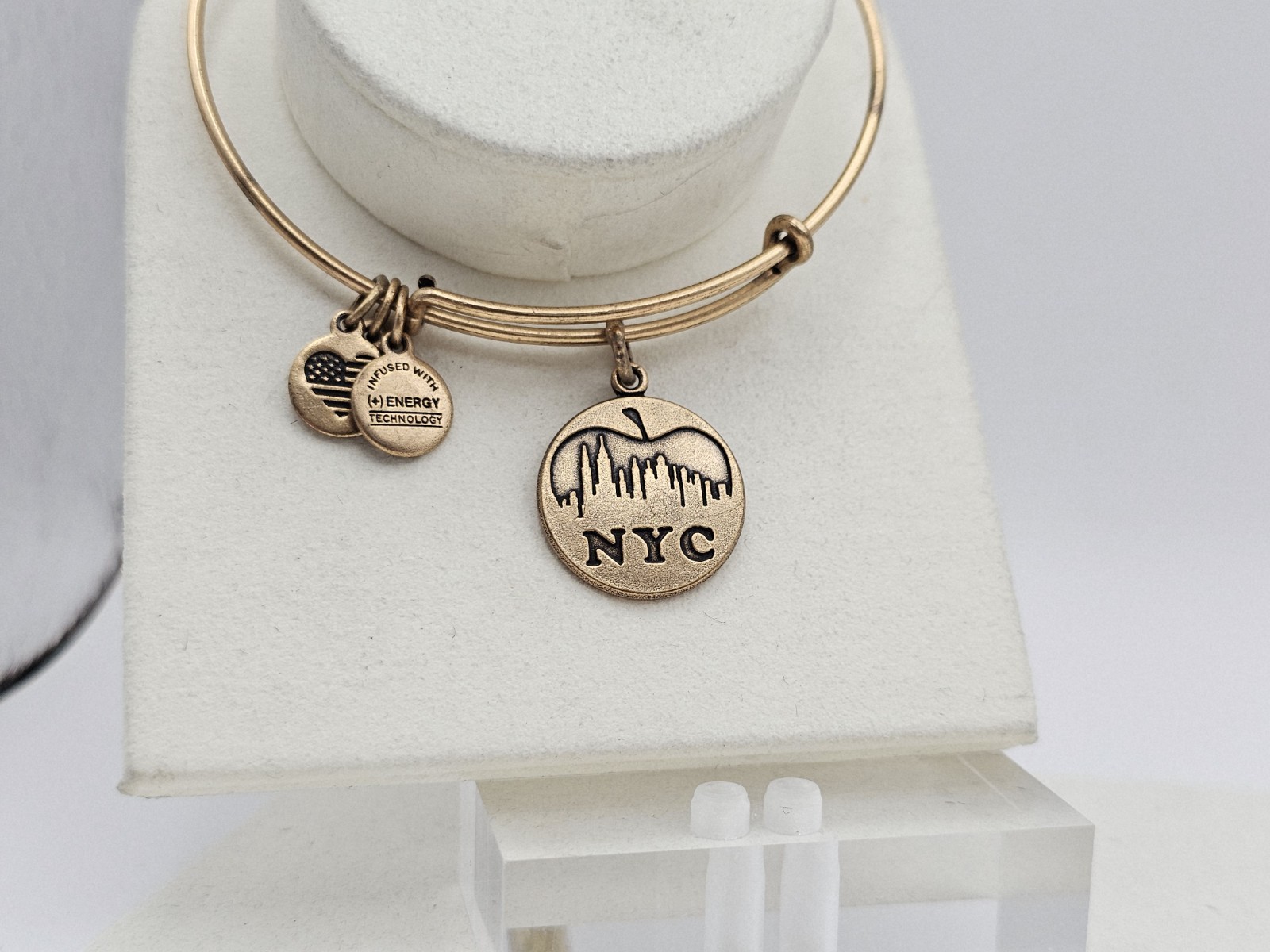 ALEX and ANI ” New York City ” Rafaelian Gold Bangle Bracelet ✨️