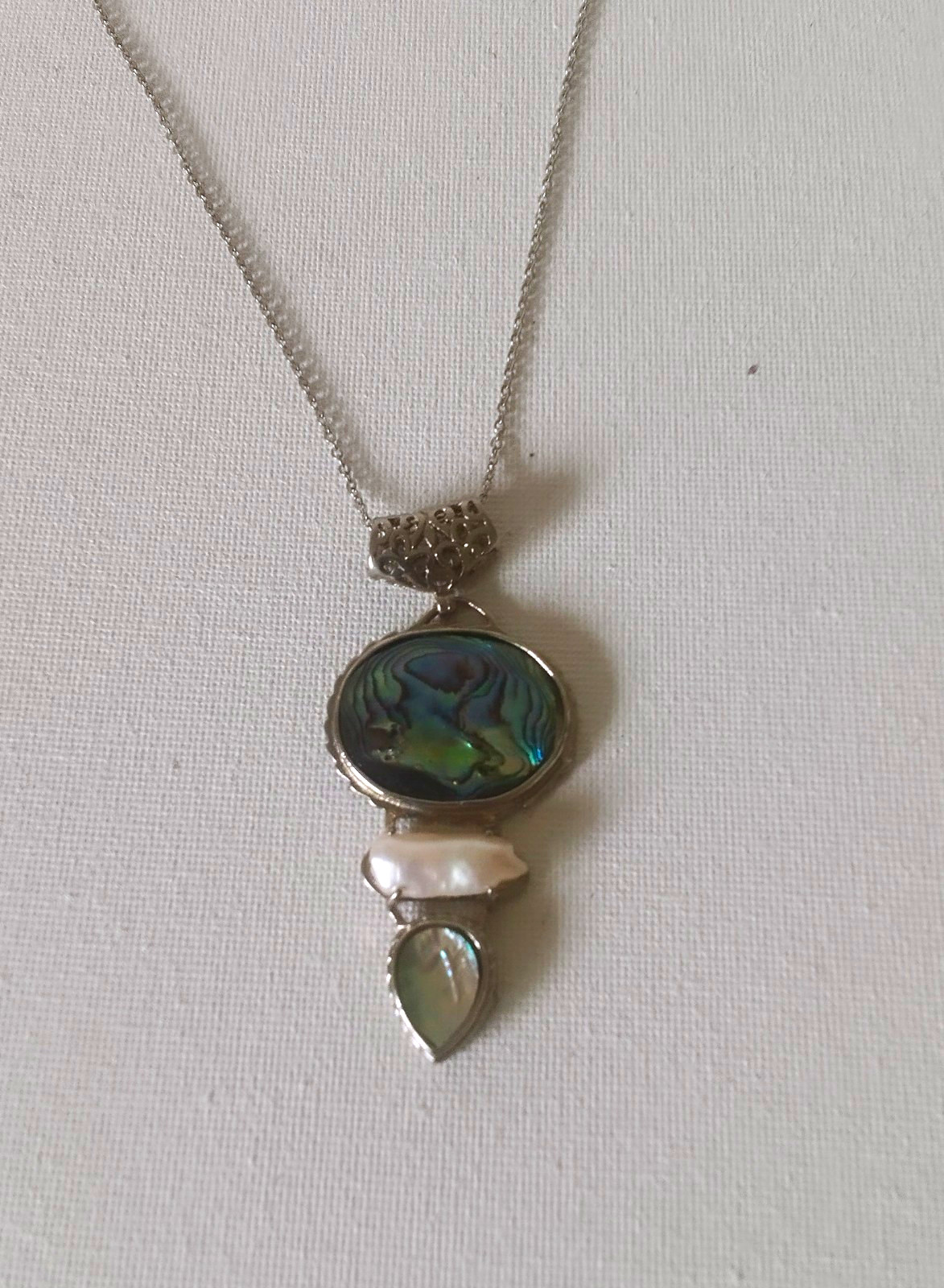 Silver Tone Box Chain Necklace Oval Mother of Pearl/Abalone Pendant Pearl