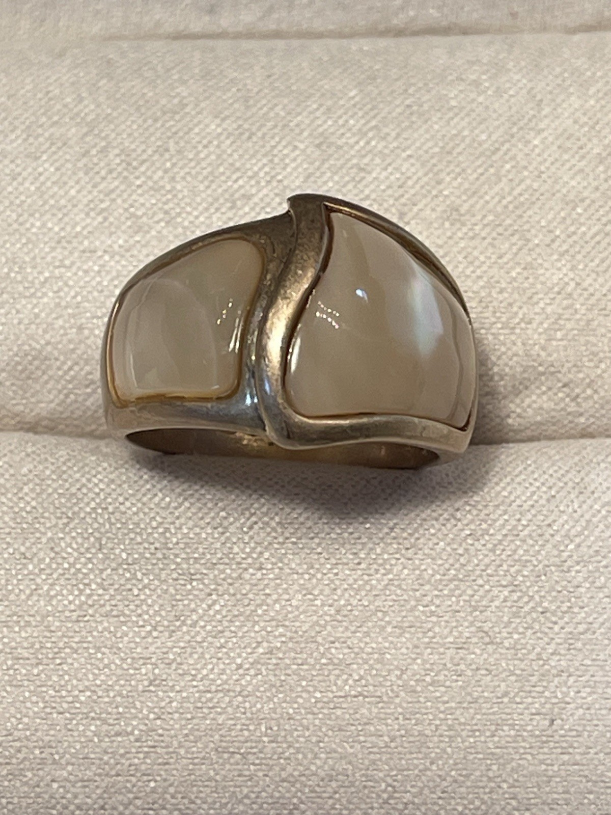 Lia Sophia Retired Sunbeam Mother of Pearl inlay Gold-Tone Band Size 8