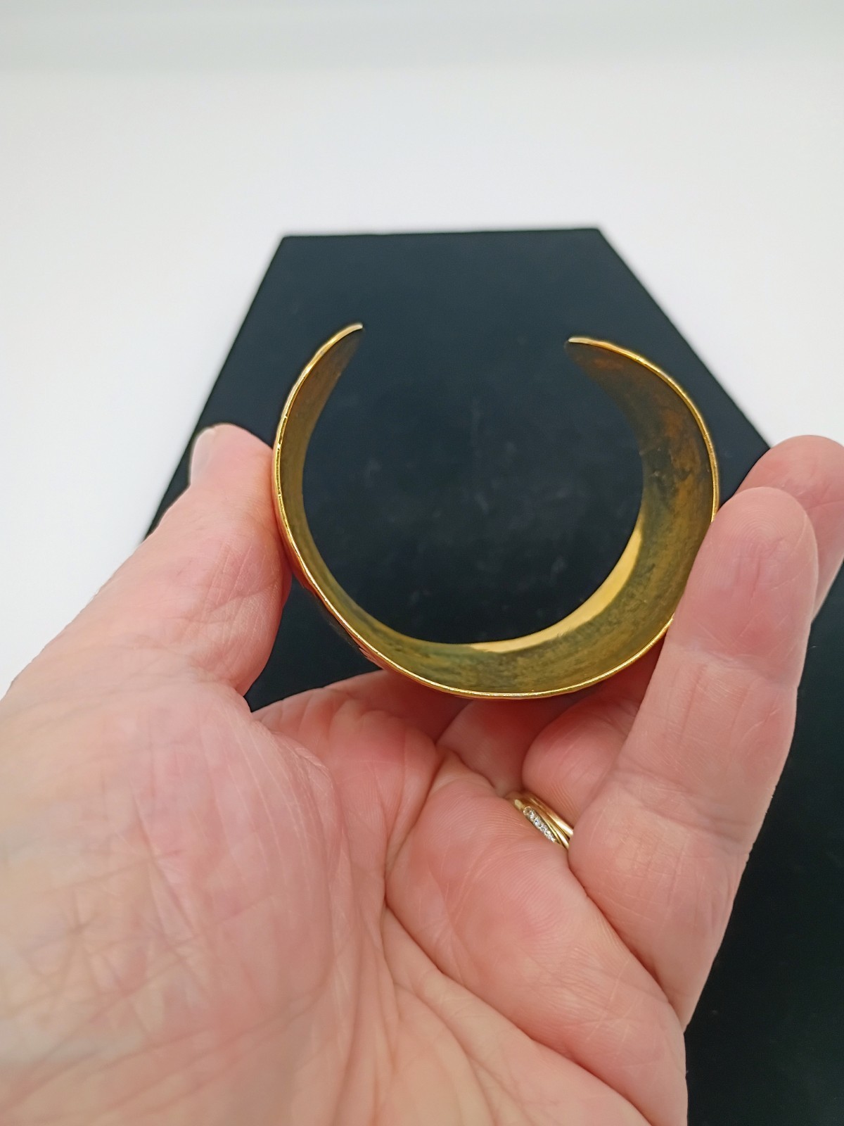 Chunky Hammered Gold Tone Brass Cuff Fashion Bracelet Fits 5-7.5″ Wrist