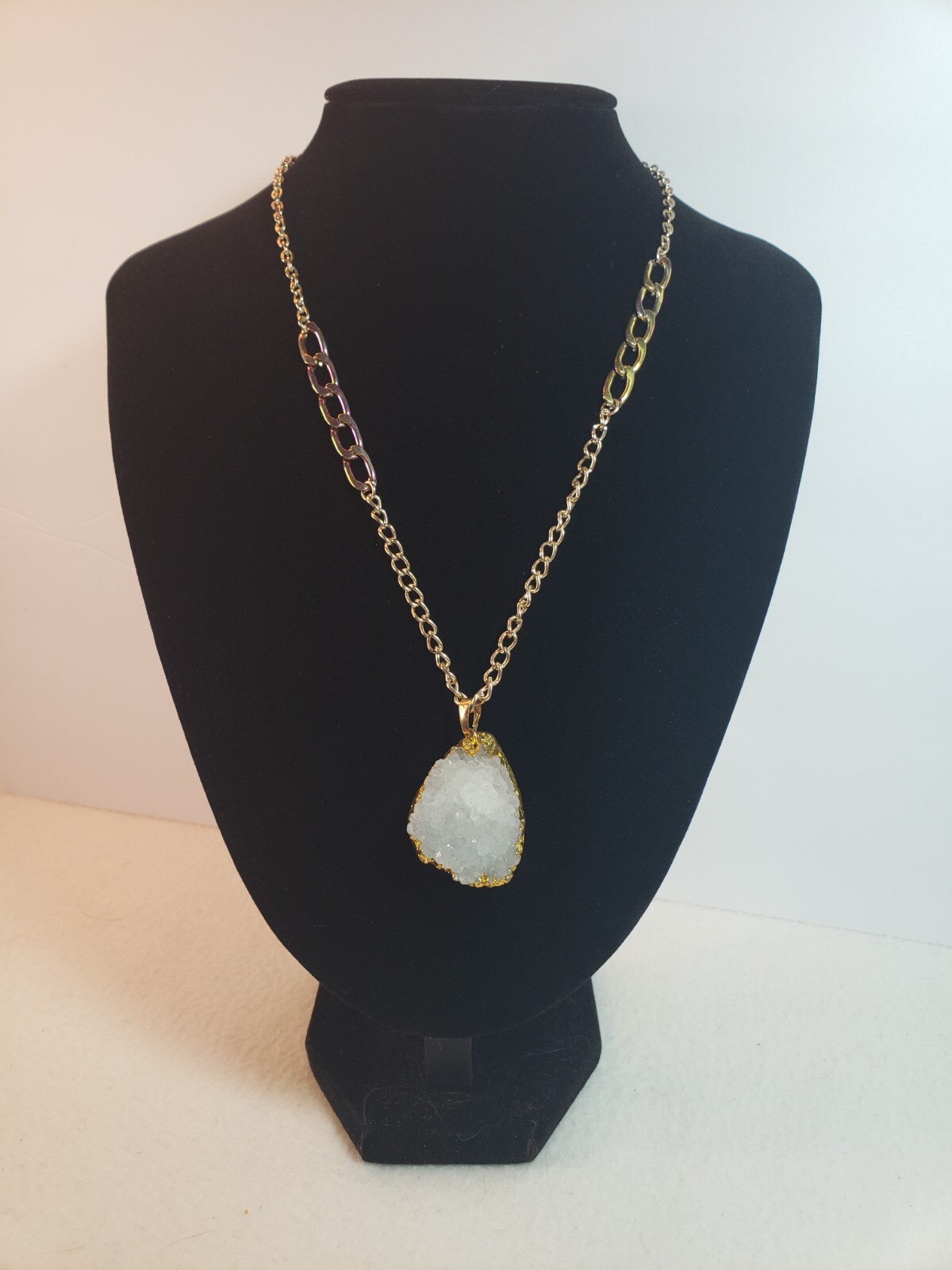 Necklace Spring Street 32 inches gold chain with crystal pendant lobster clasp
