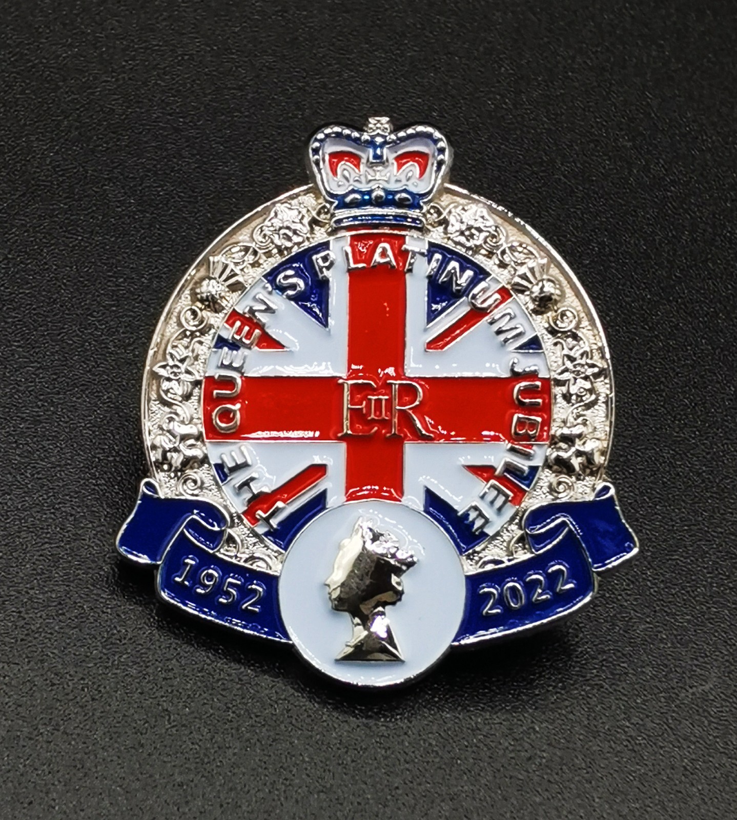 2 x 1952-2022 Queen Elizabeth II Platinum Jubilee Pin Badge Brooch ER 70 Years