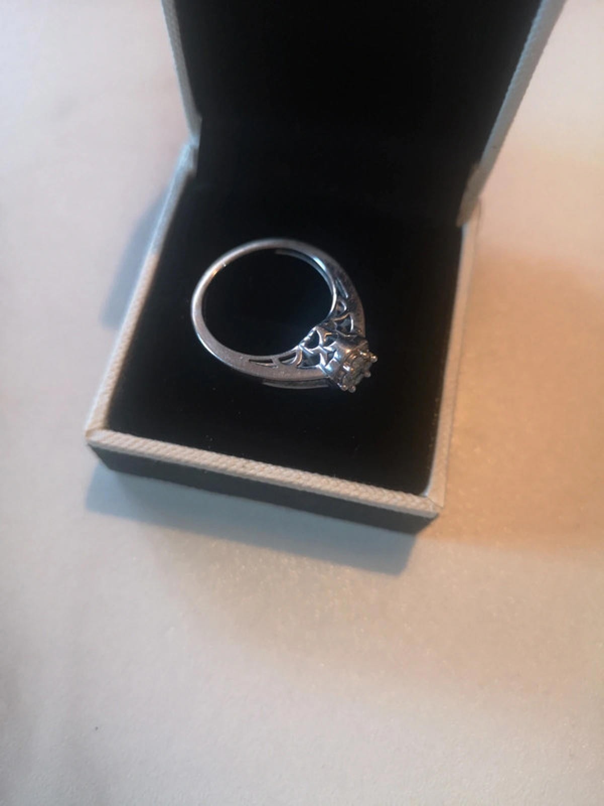 9ct white gold diamond ring