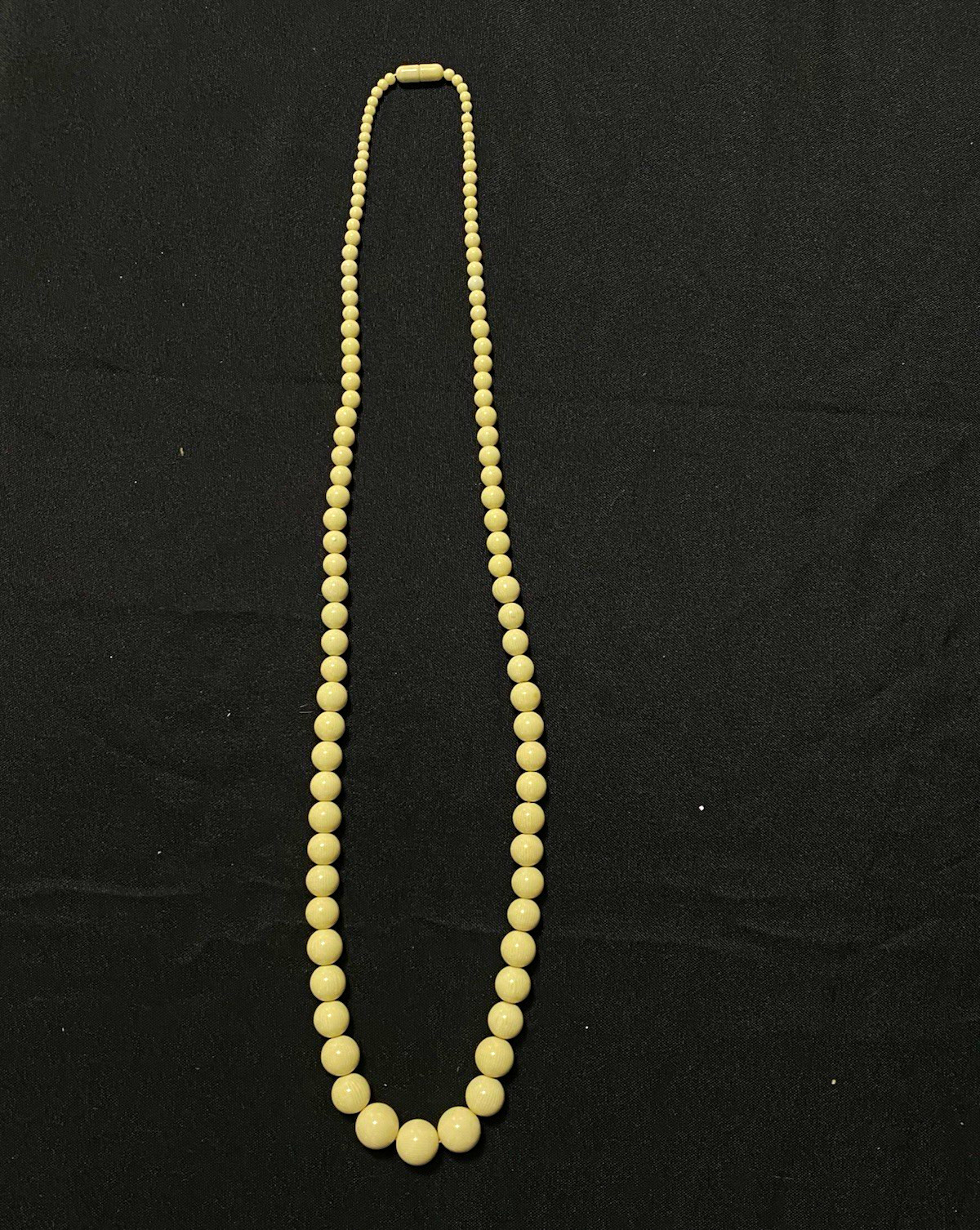 Ivory Round Plastic Beaded Strand Necklace, Ball/Bead Chain, No Stone