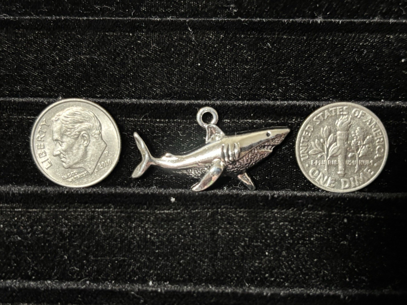 Shark Detailed antique silver tone Charm Necklace Pendant 1 Piece K25