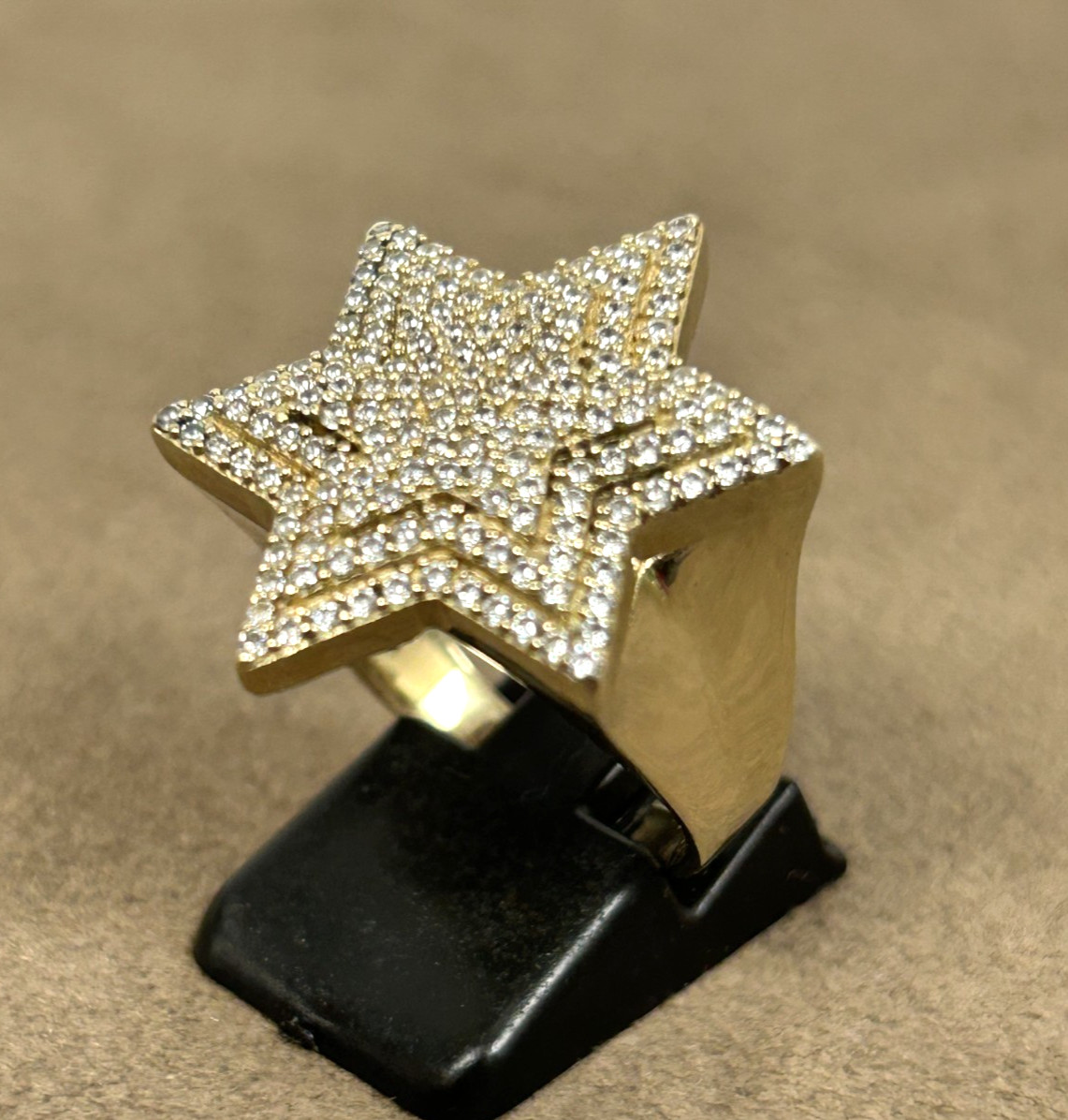 SPARKLY 10K YELLOW GOLD CZ STAR SHAPE RING SIZE 9.25
