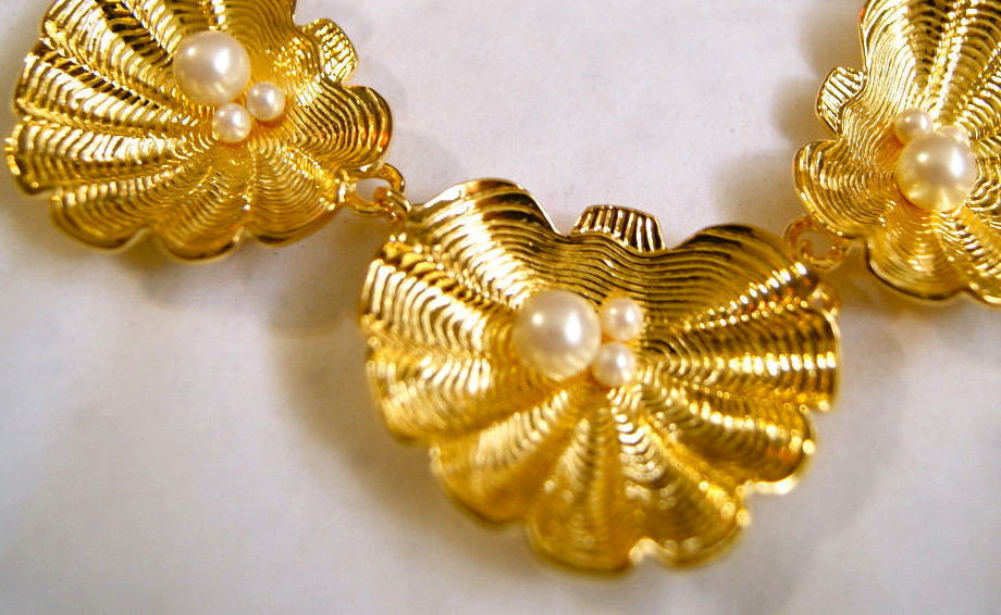 Kate Spade Monterey Bay Short Clamshell Gold Pearl Necklace clam seashell shell