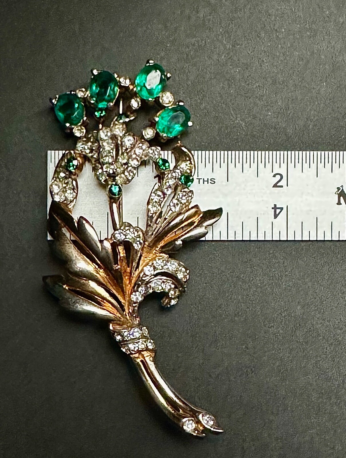 SPRAY Brooch 1940’s Classic & Elegant Floral Emerald Green & Clear Crystals