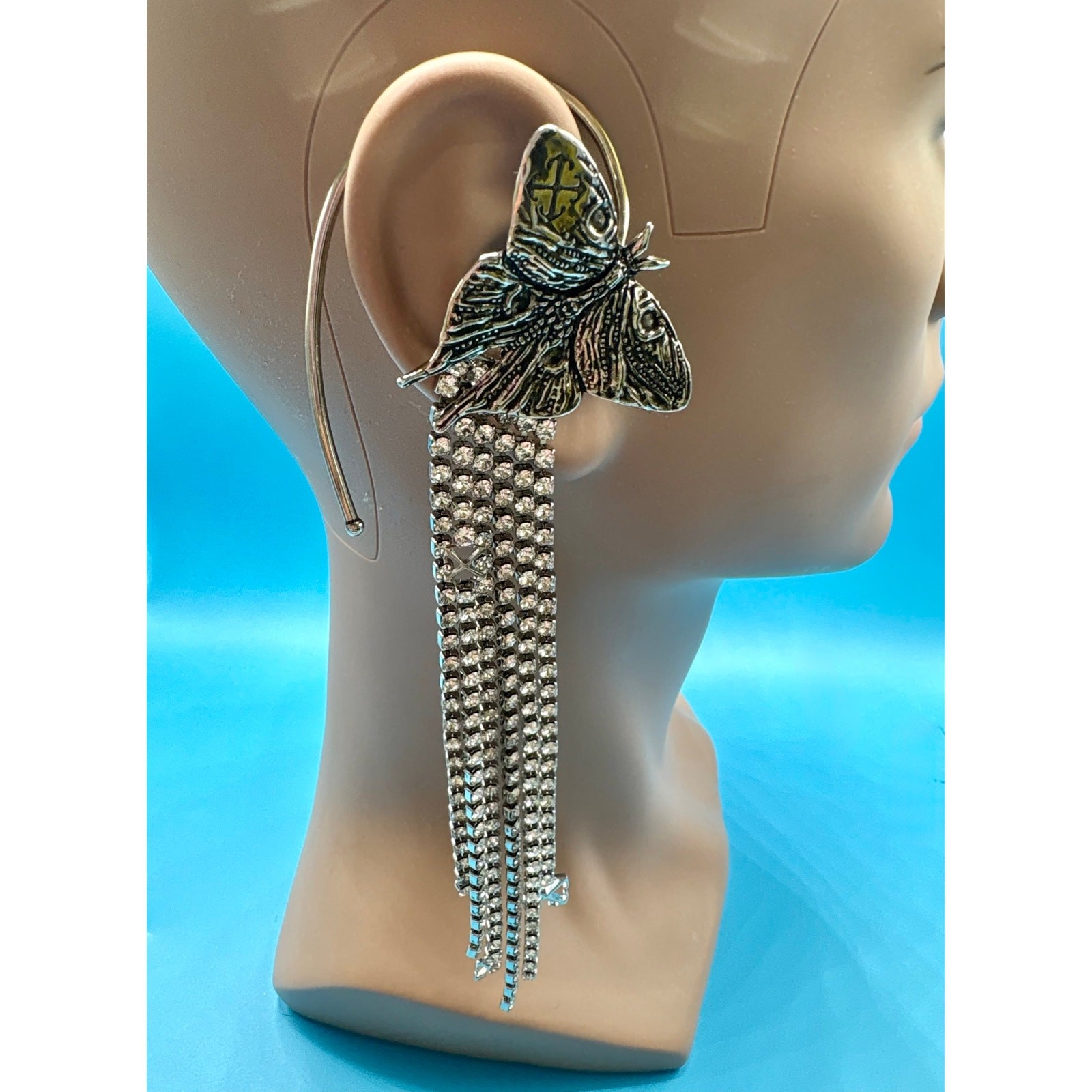 NIB – Off-White Silver Butterfly Bling Dangle Ear Cuff