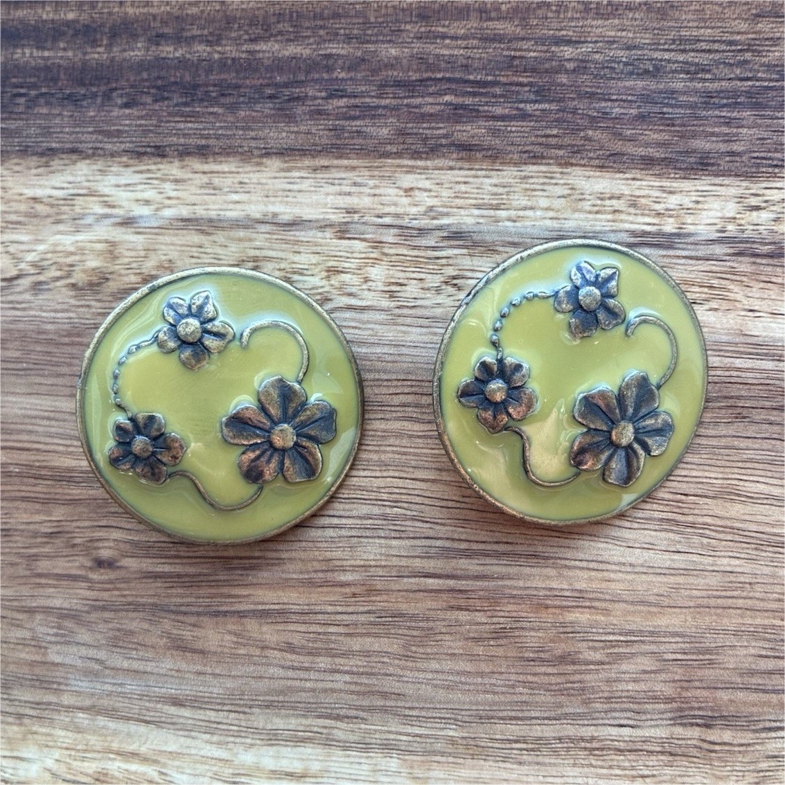 Vintage Green Enamel Floral Earrings Gold Tone Raised Flower Design