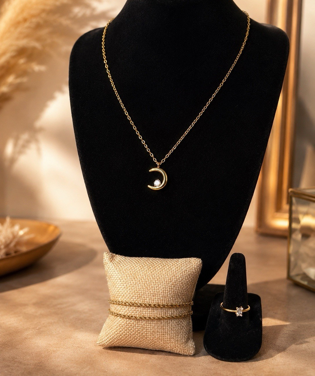 Gold Tone Crescent Moon Charm Pendant Necklace Cable Chain Yellow Gold Plated