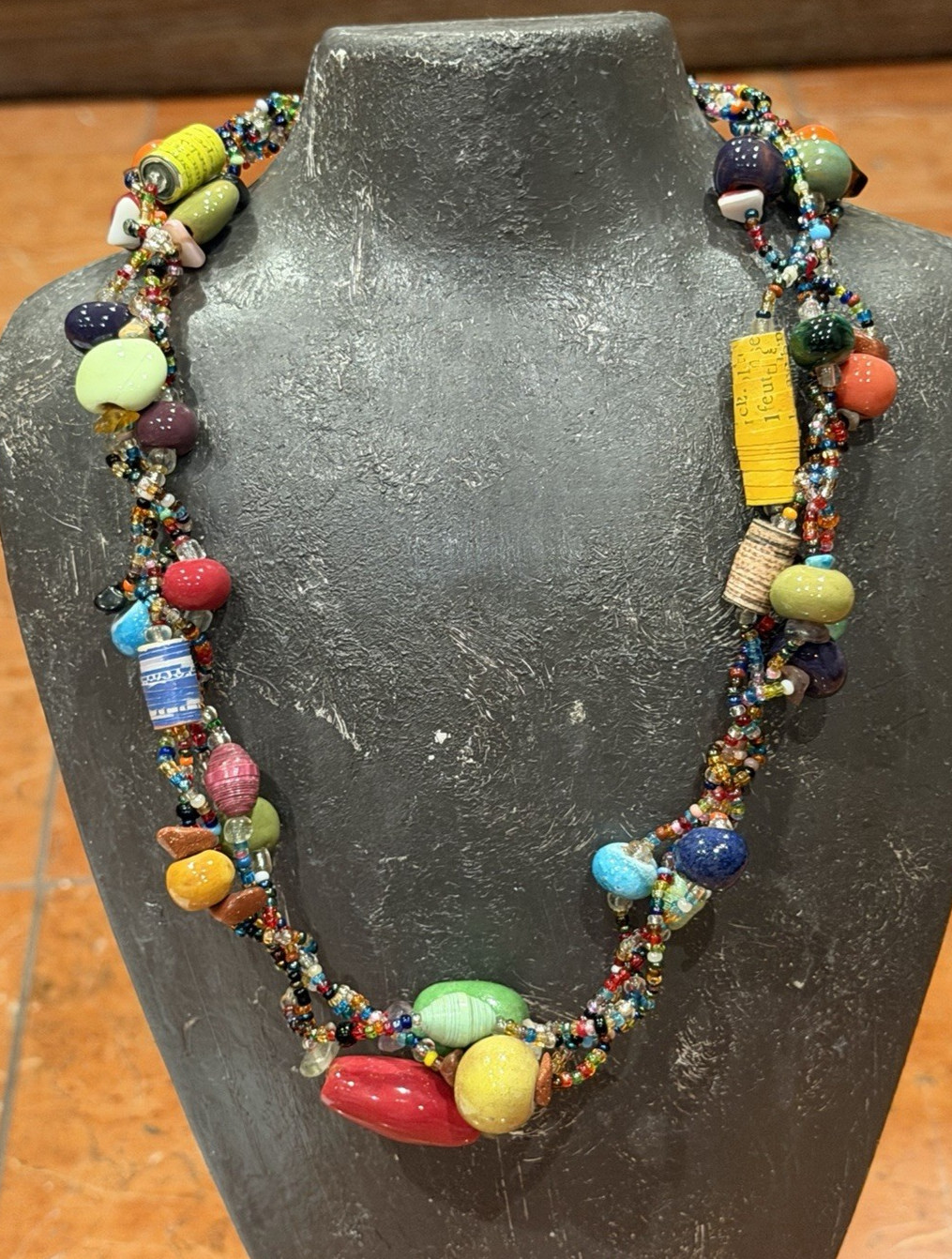 TWIST MULTI-STRAND SEED BEAD CERAMIC BEAD ROLLED PAPER 18″ Necklace TOGGLE EUC