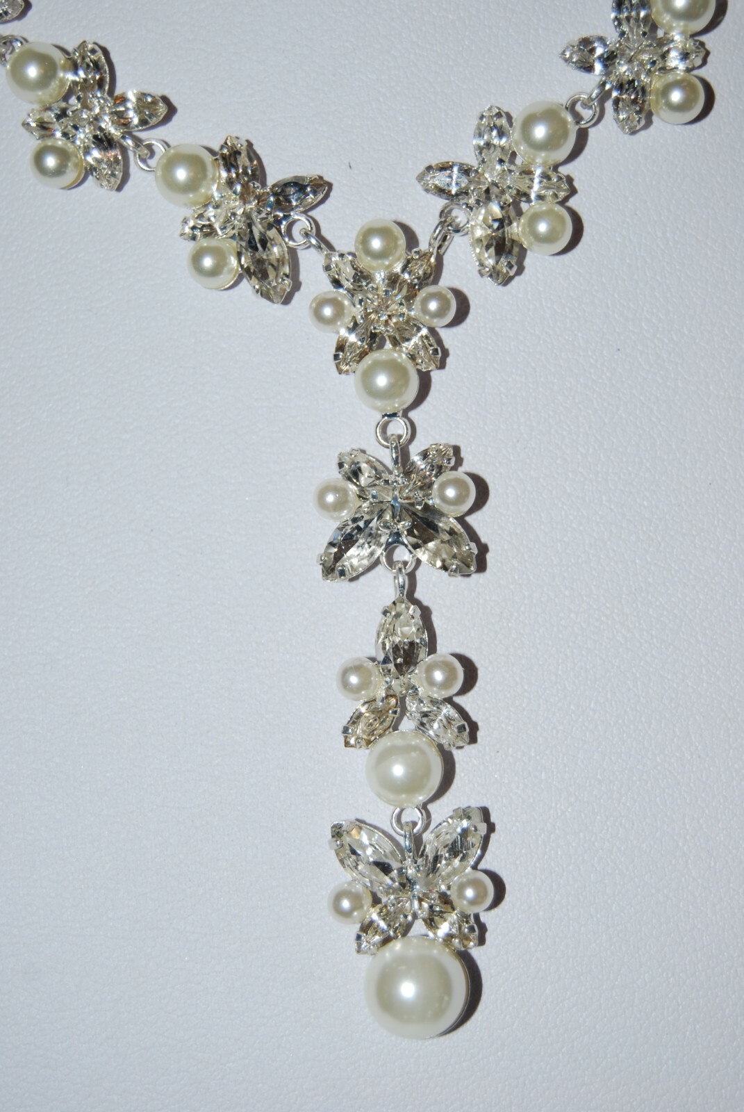 CESCABELLE ELEGANT COUTURE FAUX PEARLS & RHINESTONES ON SILVERED METAL NECKLACE