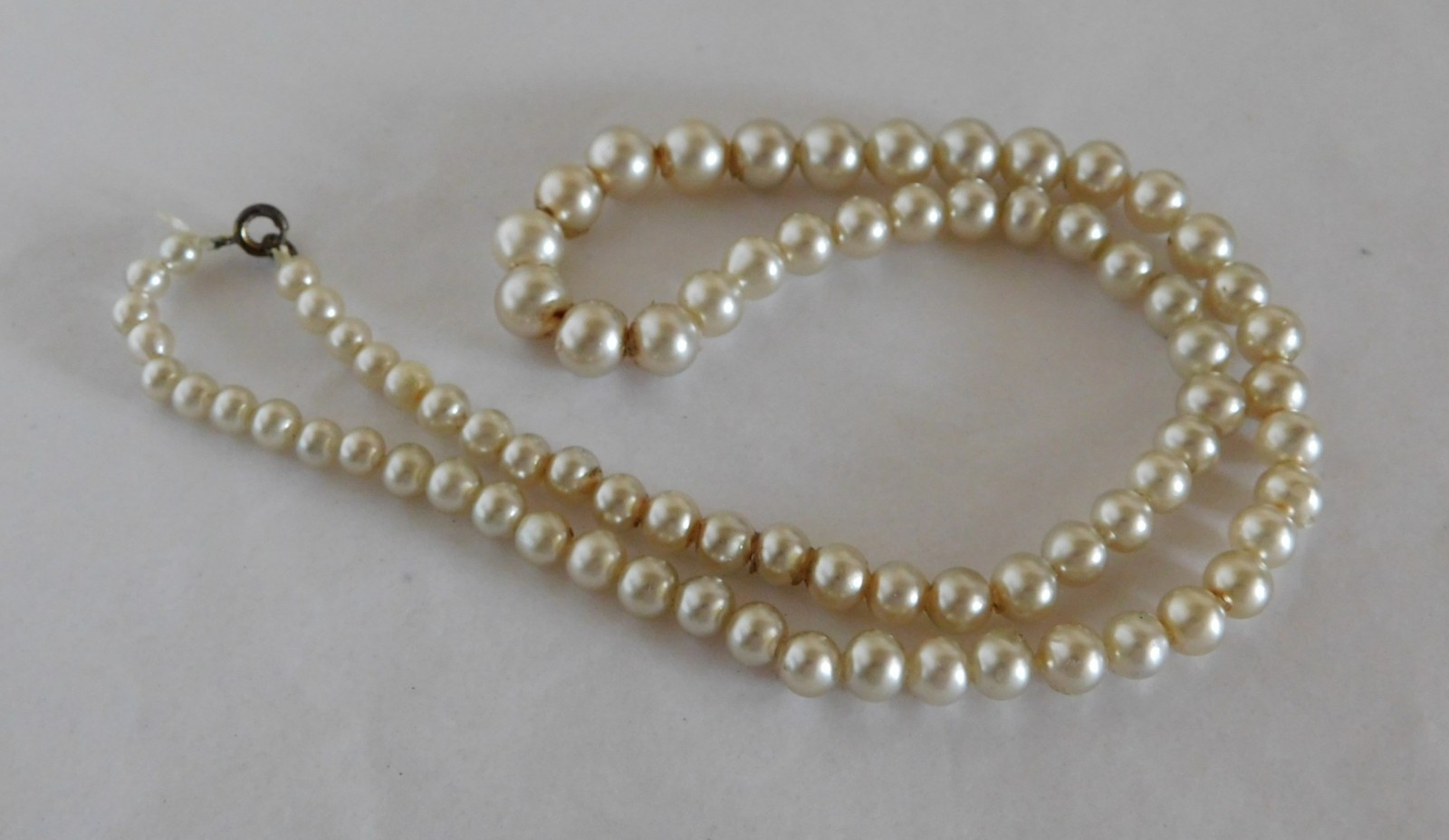 Faux Pearl Beaded Necklace – Beige Off White Graduated Bead 20″ (#N517)