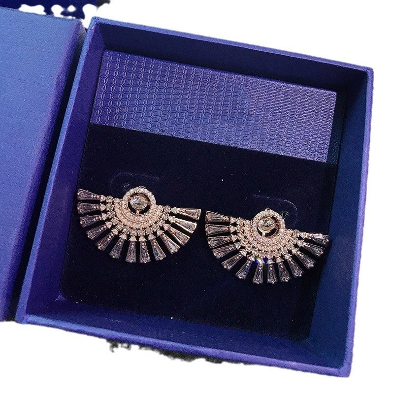 Swarovski moving heart fan-shaped earrings smart beating heart fan-shaped