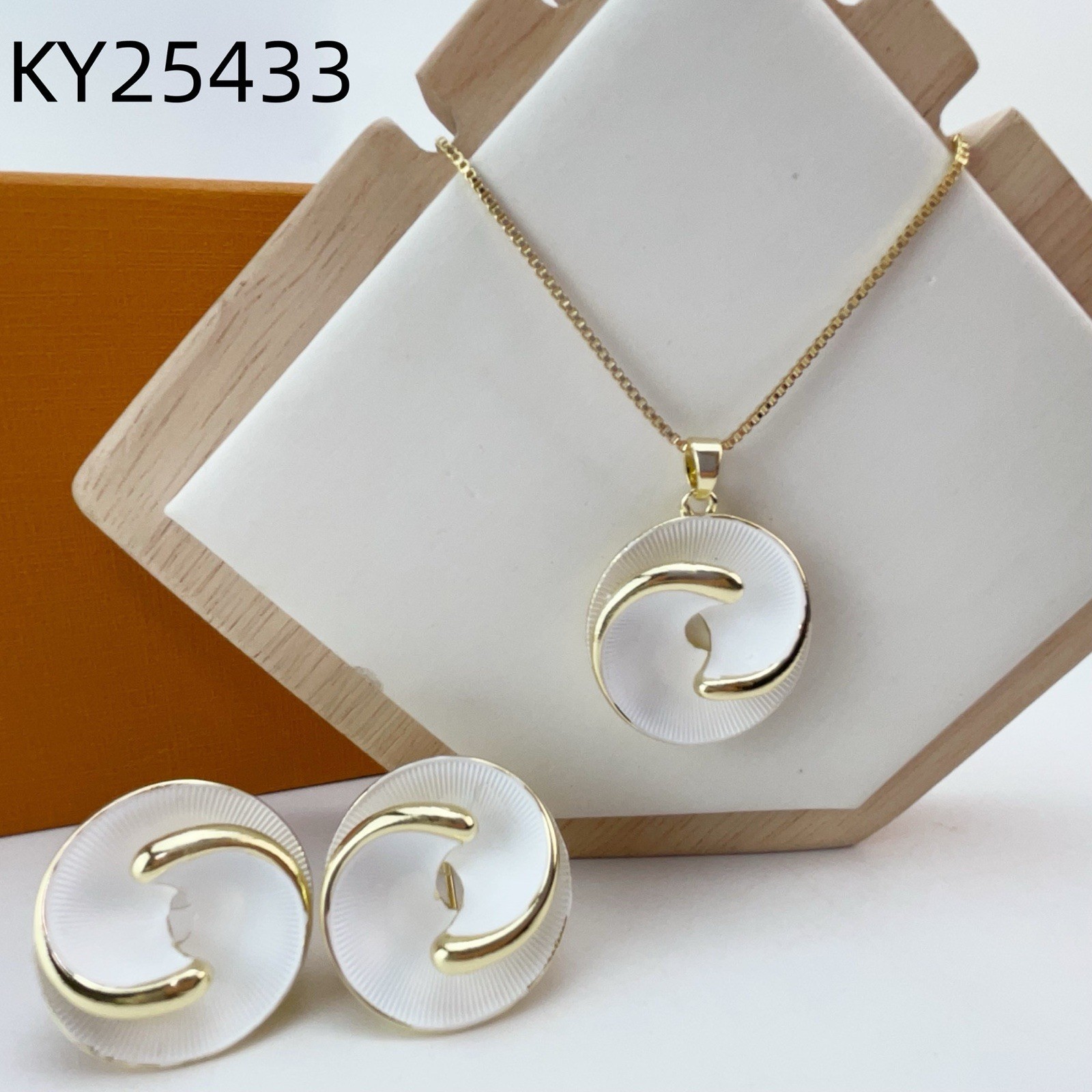 Gold Tone White Round Swirl Pendant Necklace & Earrings Set KY25433