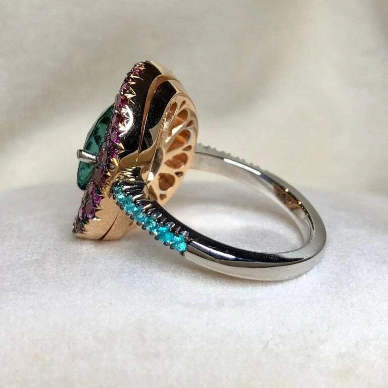 Amazing 6.50CT Oval Cut Lagoon Tourmalin, Paraïba Tourmaline & Amethyst Ring.
