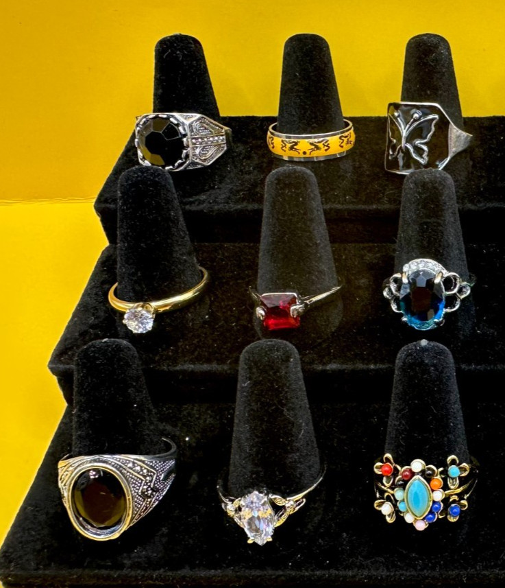 Lot of 18 Rings Gold & Silver Tone Sizes 10 to 10.5 Contemporary R-57