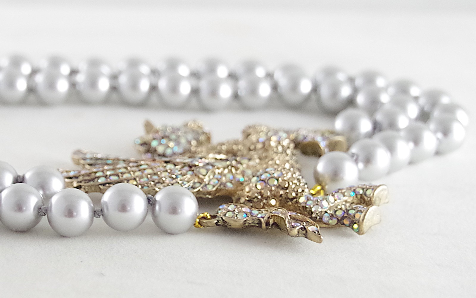 NEW DESIGNER STYLE HAND-KNOTTED SILVER PEARL CRYSTAL RHINESTONE PEGASUS NECKLACE