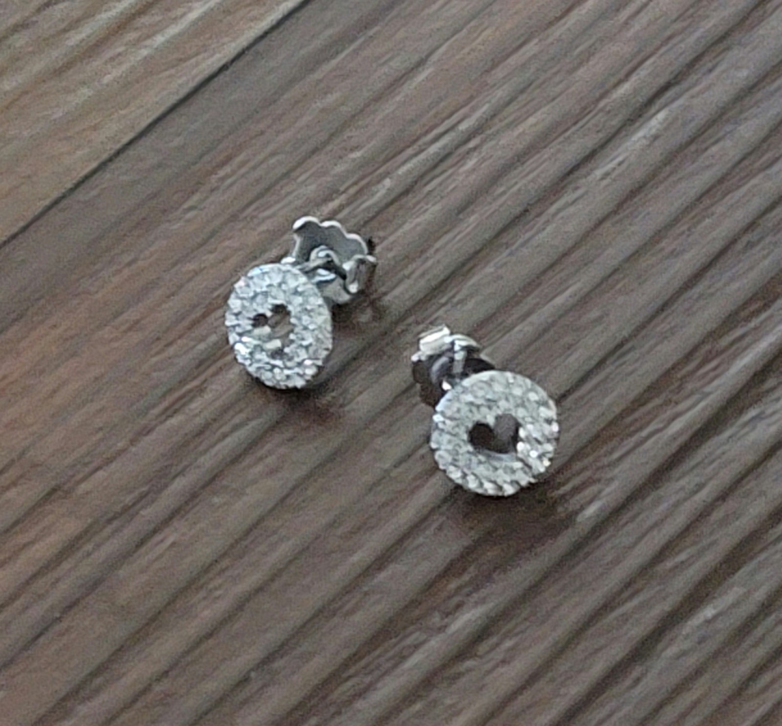 NWOT ANTHROPOLOGIE PAVE OPEN HEART POST STUD EARRINGS SILVER/CLEAR TONE ROUND CZ