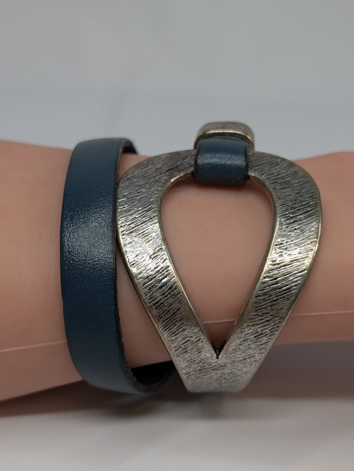 Saachi Vintage Double Wrap Leather Bracelet Teal Silver Teardrop Hardware Estate