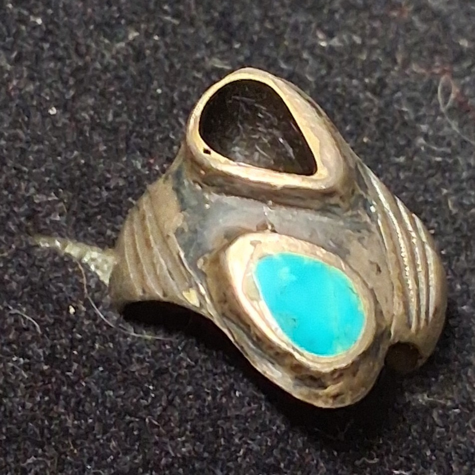 Silver Tone Band Ring Oval Turquoise And Onyx Bezel Set Stone