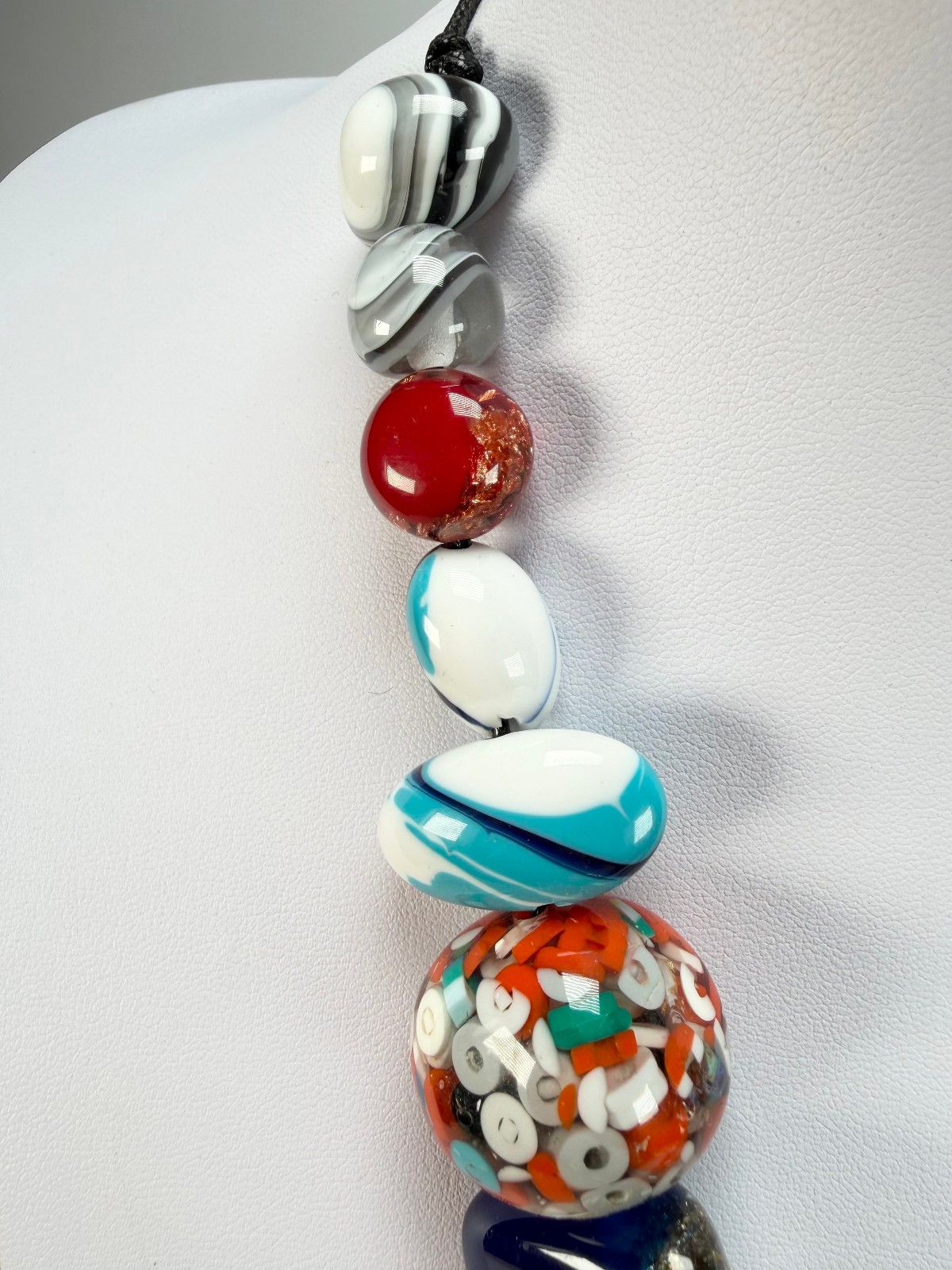 Sobral – Multi-Colour “Pebbles” Studio Creation Resin Necklace ( 000000 )