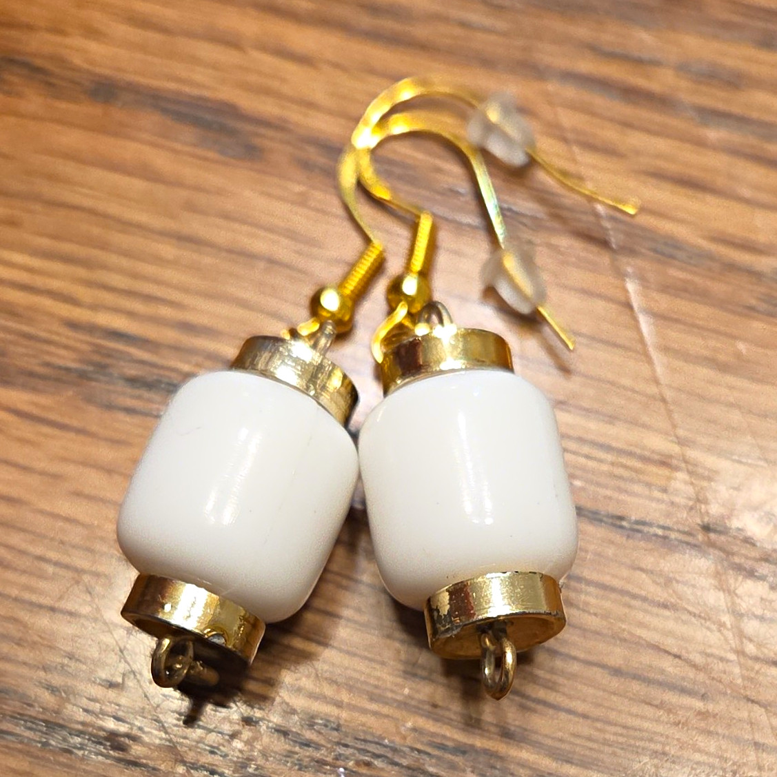 Gold Tone White Cylinder Dangle Drop Hook Earrings No Stone Lobe