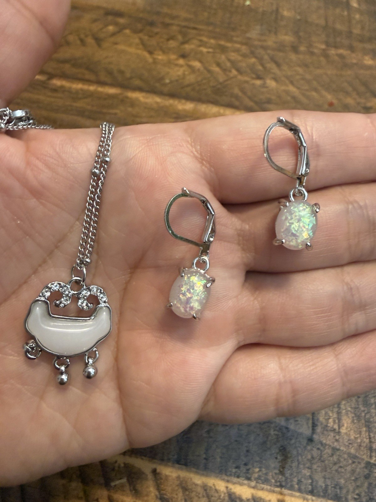 1 Pair Earrings & 1 Necklace Set w/ Random Premium Gift Box Free Shipping