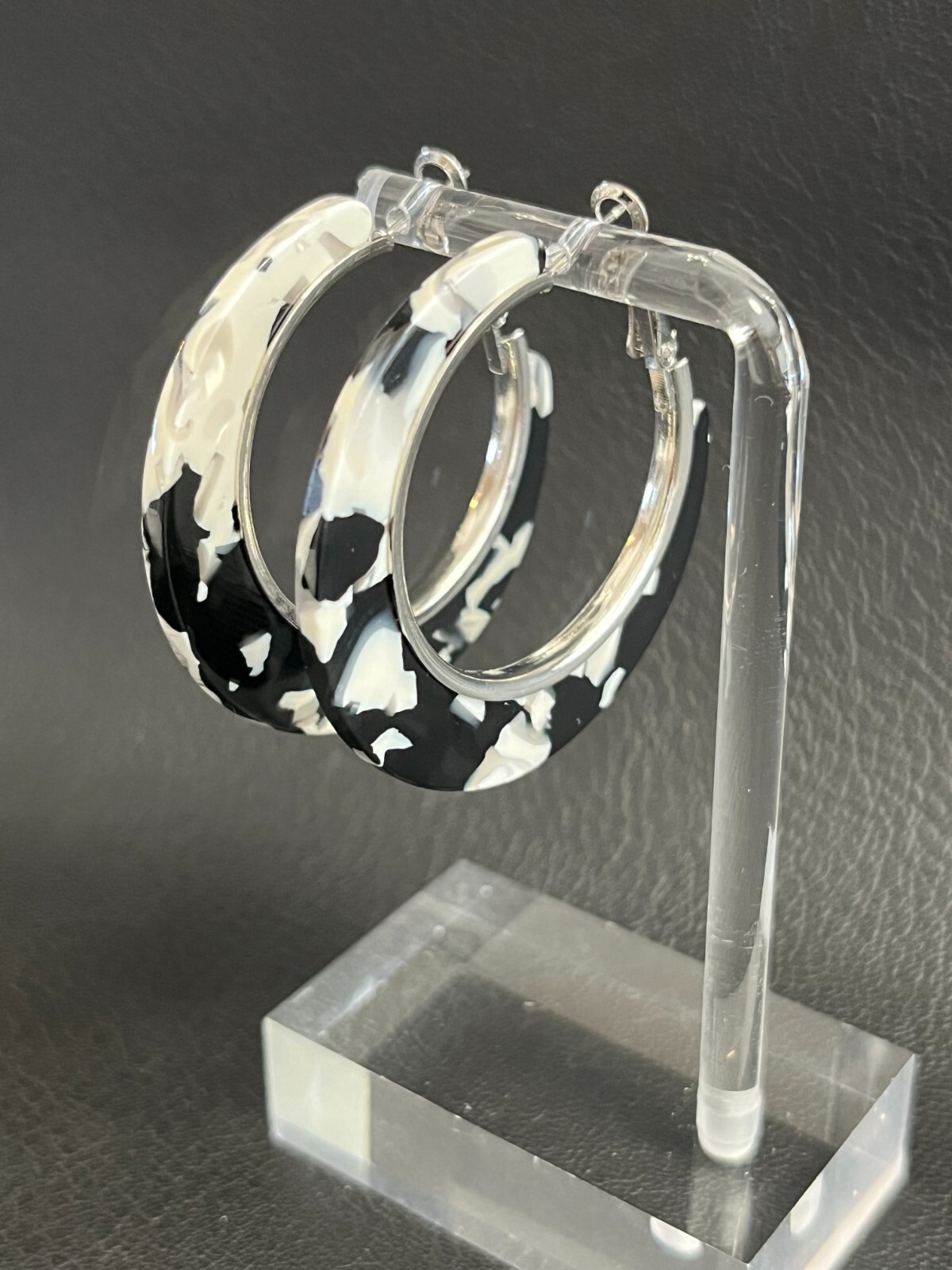 FUN NEW PAIR WOMEN’S MULTI COLOR ACRYLIC HOOP EARRINGS 44MM FASHION ACCESSORIES