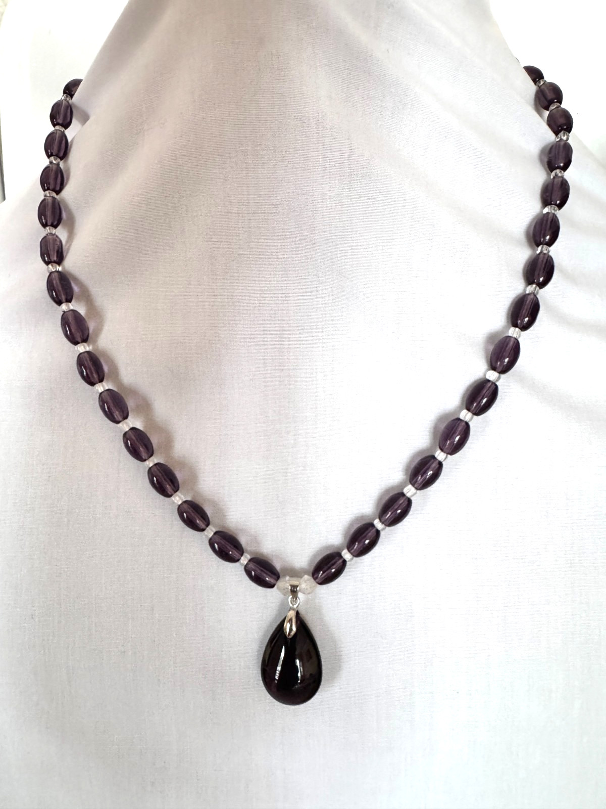 6 X 8MM PURPLE TEARDROP SHAPED ACRYLIC BEADED NECKLACE PENDANT 19″