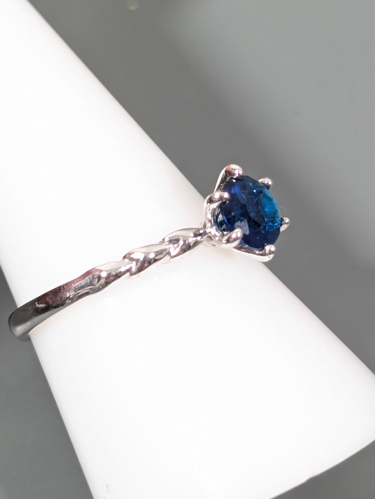 Silver Tone Round Blue CZ Solitaire Cocktail Ring Size 9 Scalloped Band