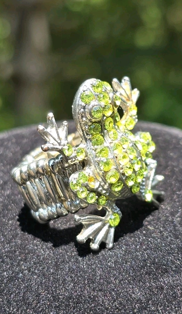 Silver TONE GREEN RHINESTONE FROG STRETCH RING SIZE 8.00