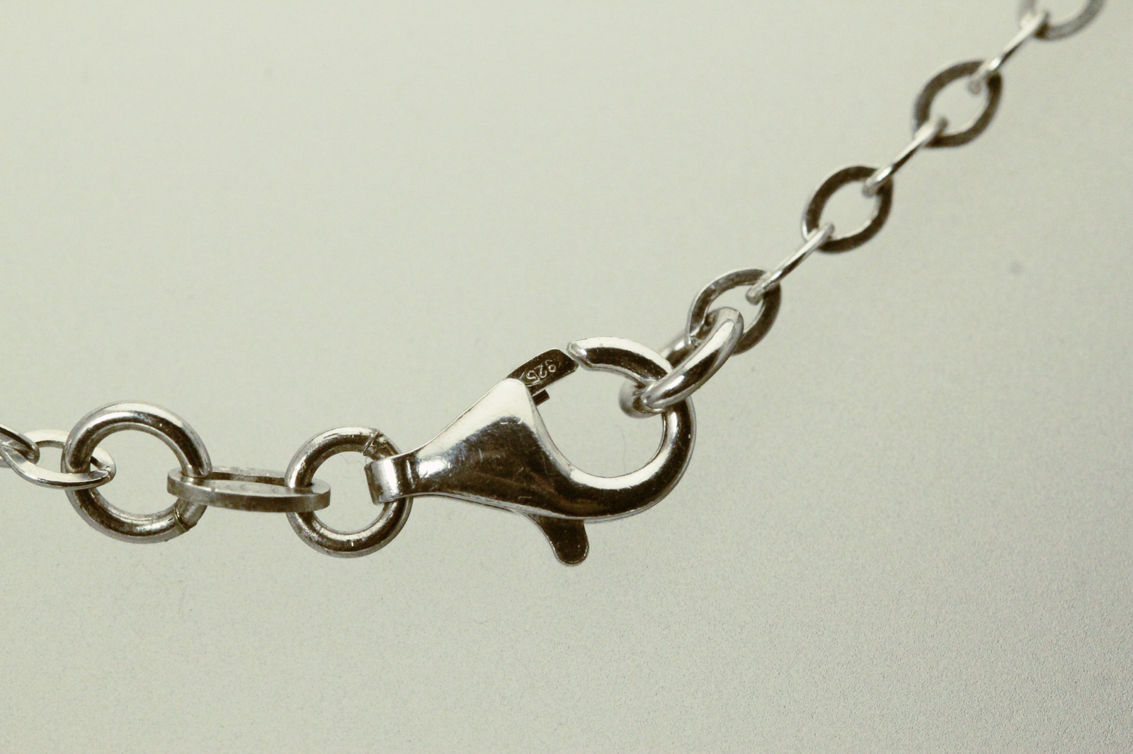 925 Sterling Silver Circle Hoops Station Necklace 13.3 grams (NEC5695)