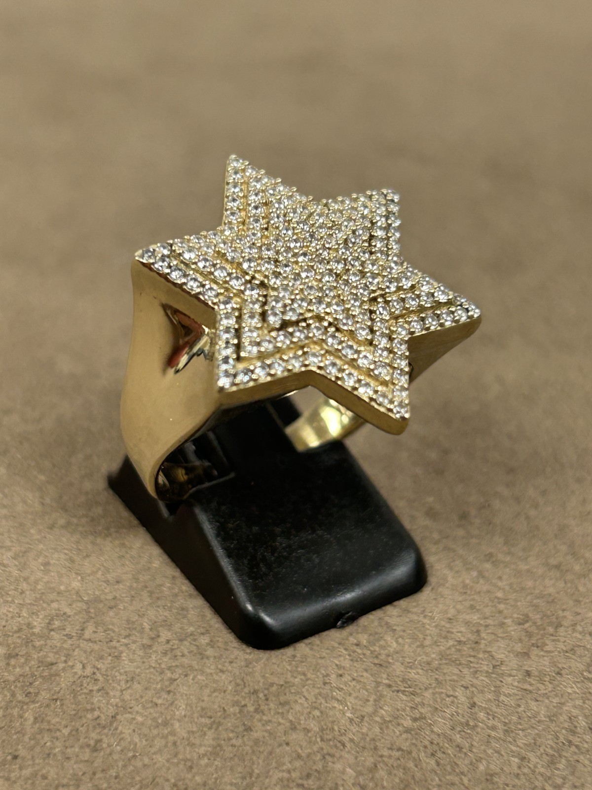 SPARKLY 10K YELLOW GOLD CZ STAR SHAPE RING SIZE 9.25