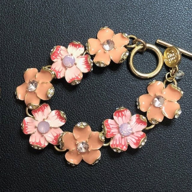 B1562 Bill Blass Enamel Flower Toggle Bracelet Pink Peach Crystal Gold Tone 7.5″