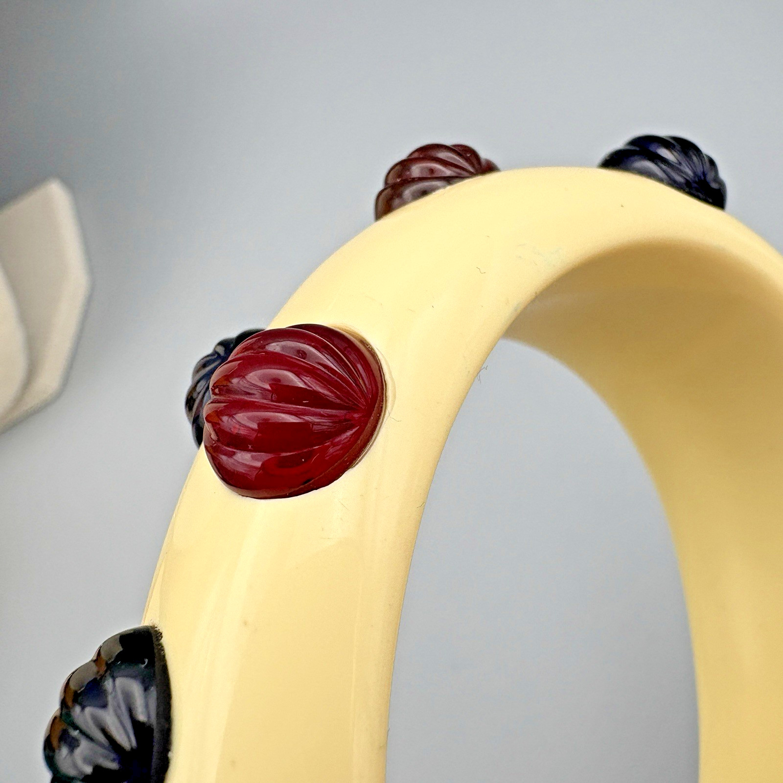 Vintage Kenneth J Lane KJL Chunky Bracelet Bangle Gripoix Stones Cream Blue Red