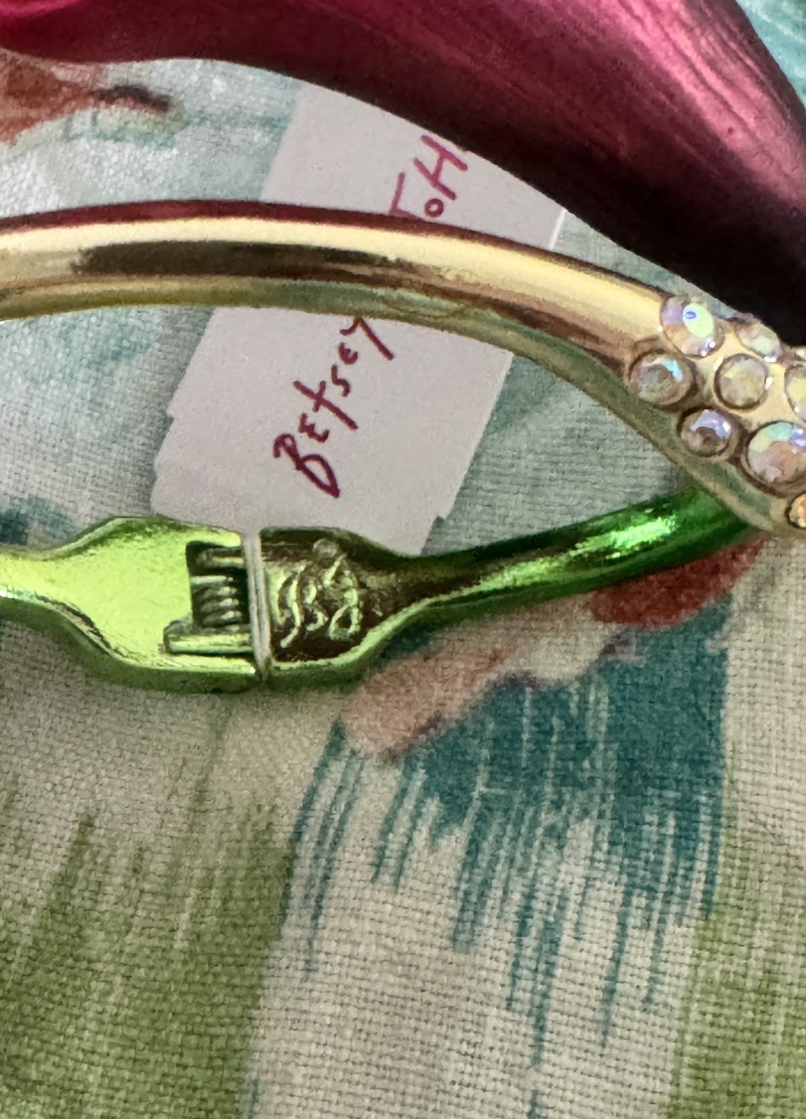 BETSEY JOHNSON CALLA LILY Gold Plated Purple Pink Stones Metallic Hinge Bracelet