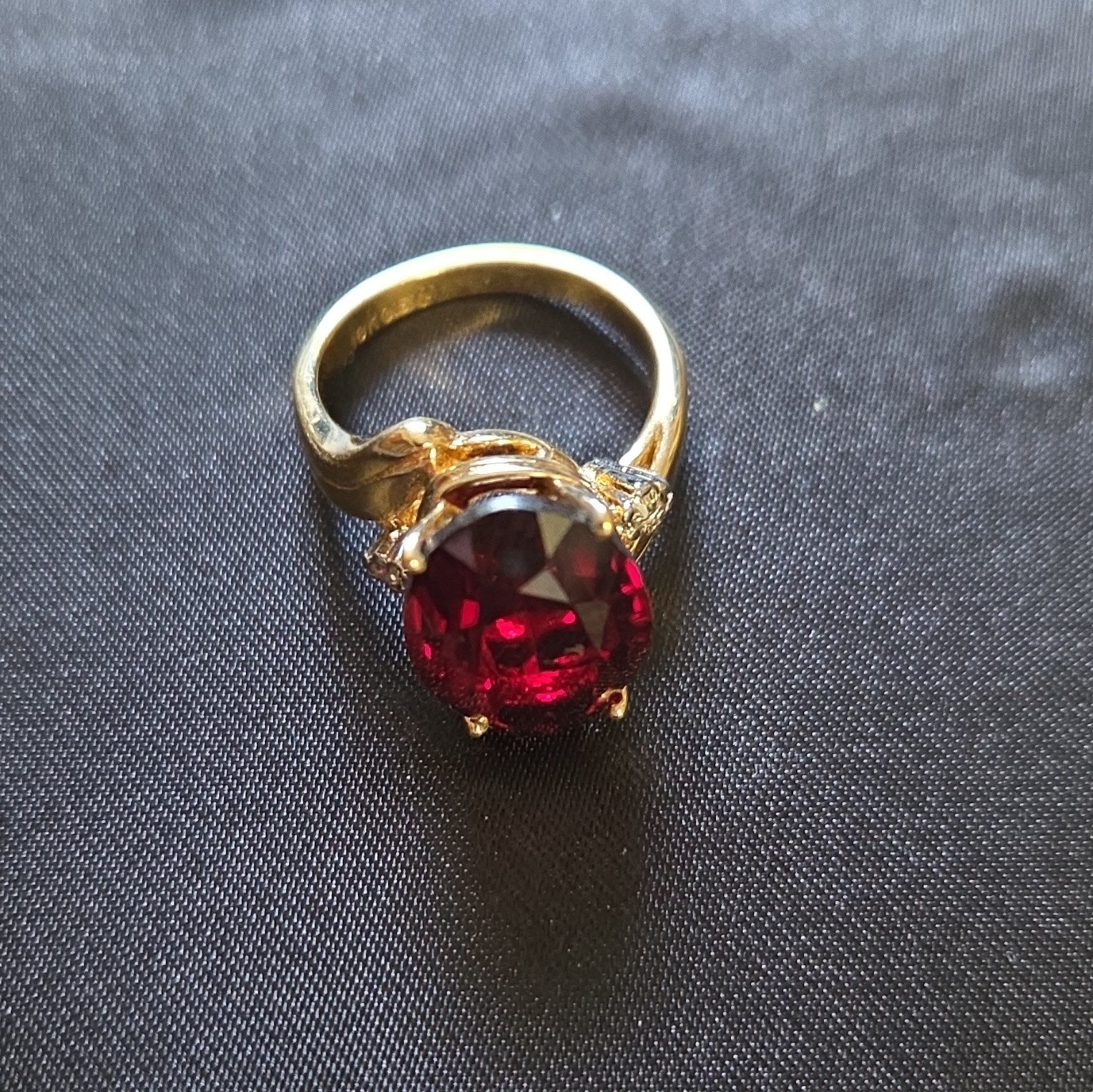 Gold Tone Oval Red Stone Cocktail Ring w/ Clear Accent Stones Prong Set Sz 6