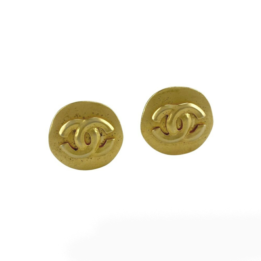 CHANEL CC Logos Round Clip-On Earrings Gold Tone 96P Auth #7899