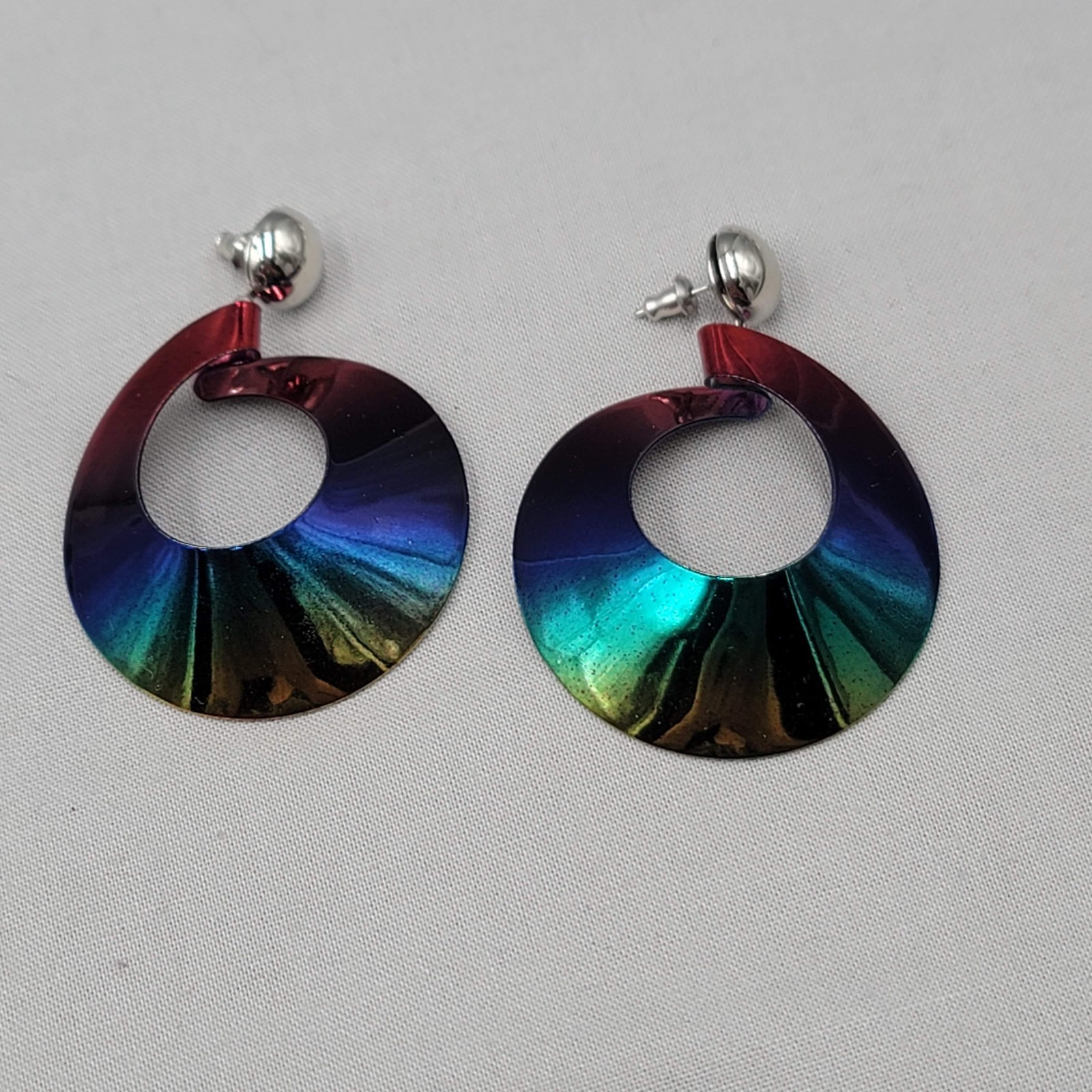 Rainbow Anodized Metal Open Circle Pierced Earrings Silver tone Drop 2.5″