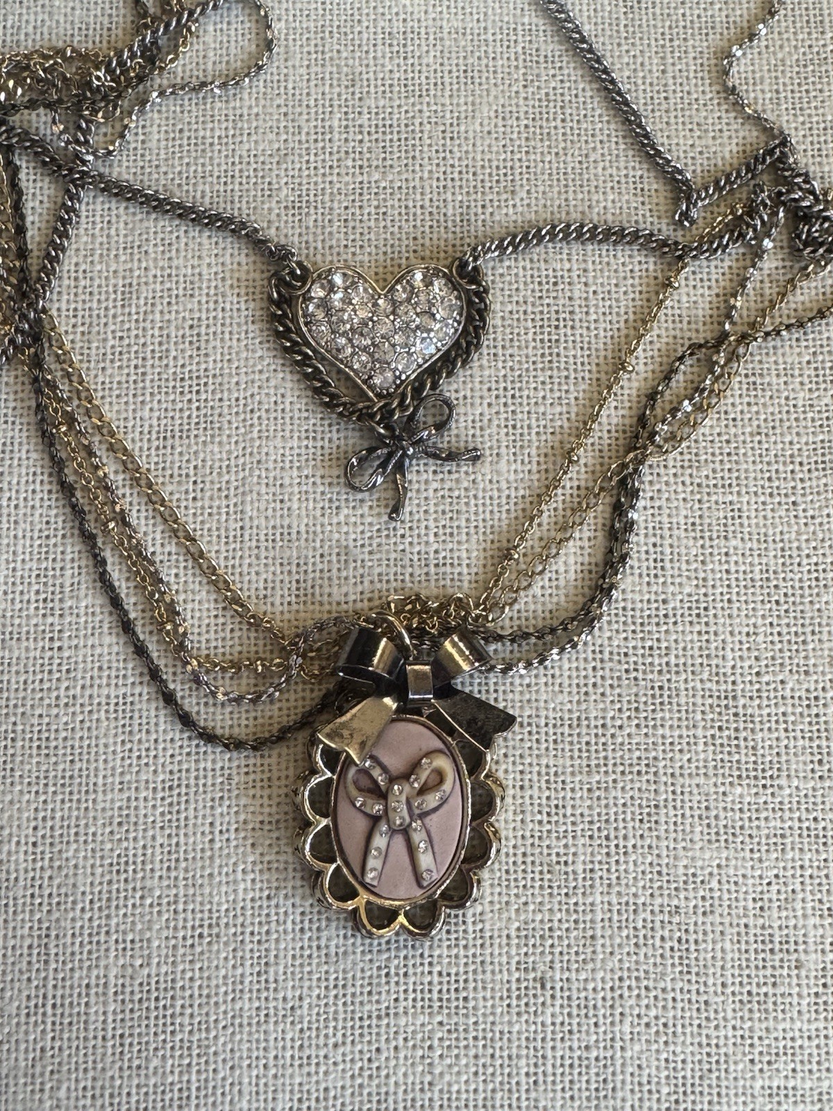 RARE BETSEY JOHNSON BOW CAMEO HEART DROP CHAIN NECKLACE #11