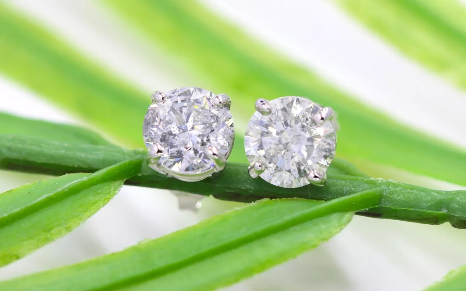 U46777 with packaging Round Cut Natural Diamond 14K White Gold G2U