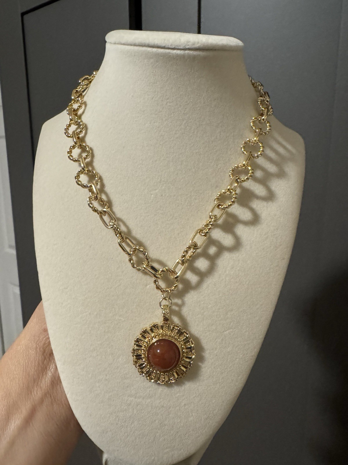 Gold Tone Metal Oval Link Chain Necklace w/ Round Charm Pendant, No Stone