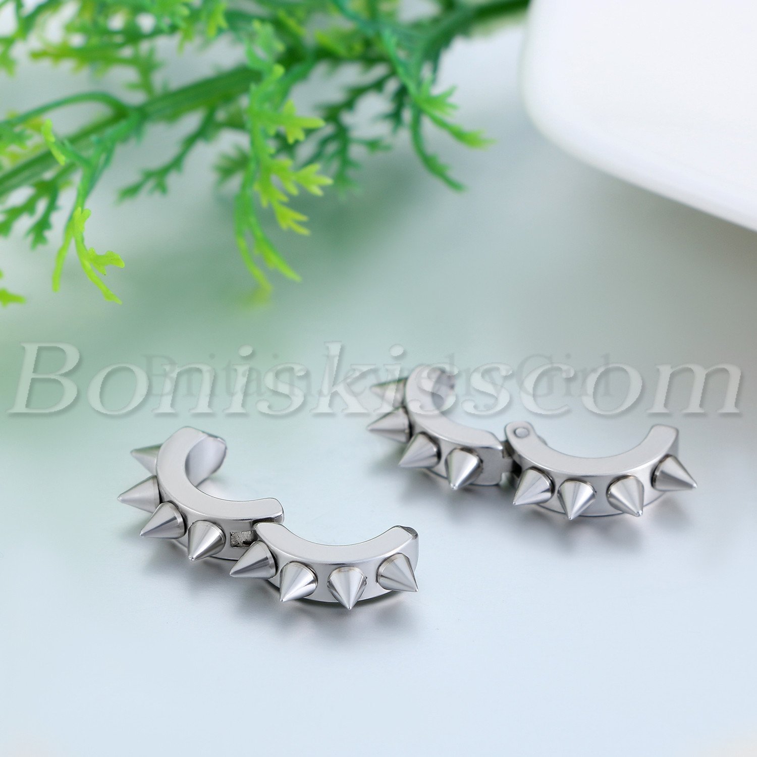 2pcs Men Women Punk Stainless Steel Rivet Spike No pierced Clip On Stud Earrings