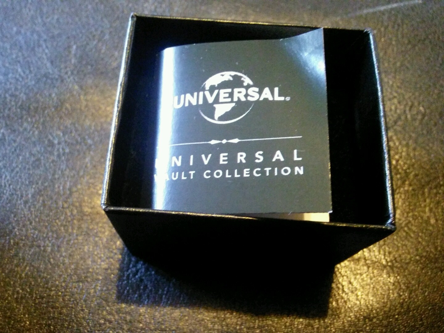 Universal Vault All-Metal Goldtone Bird Ring – Size 5 *** NEW