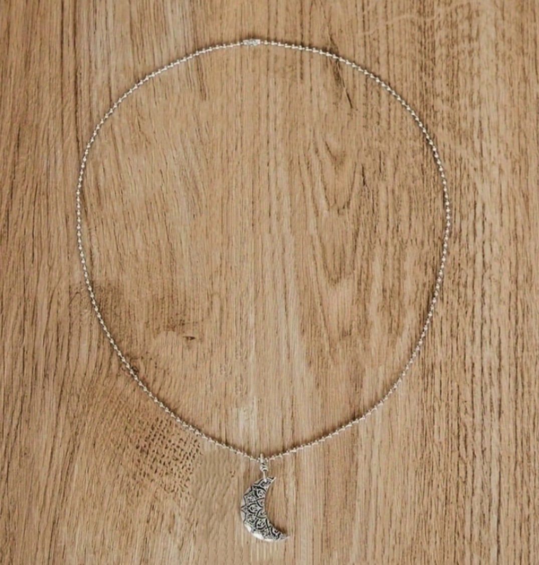 Boho Fashion Silver Plated Embossed Crescent Pendant Fine Beads Chain Necklace