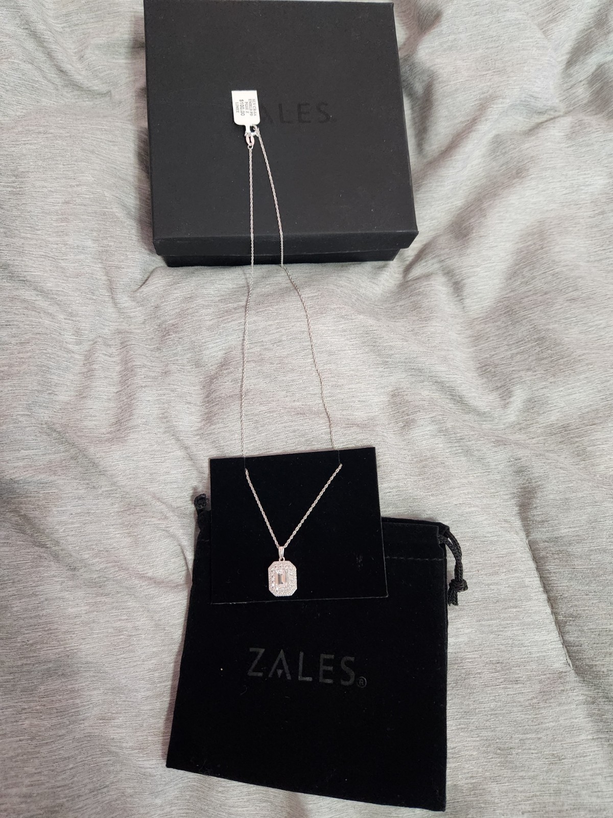 ZALES STERLING SILVER 18″ NECKLACE WITH CZ PENDANT
