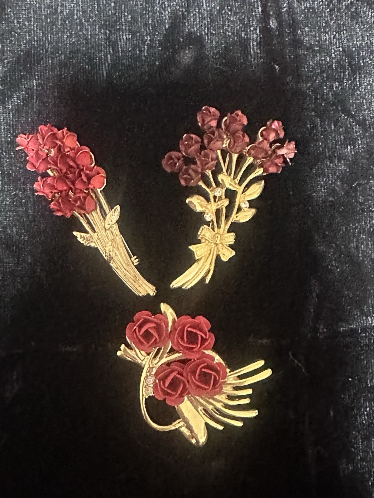 Vintage Long Stem Dozen Red Roses Brooches/ Pins Gold Tone Floral Bouquet