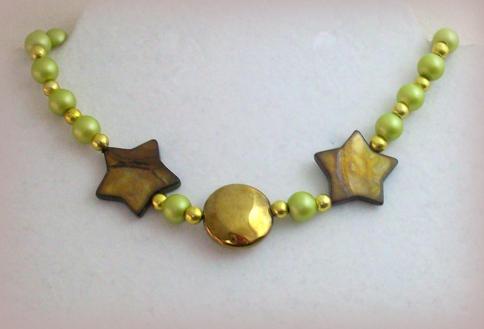 NEW BROWN NATURAL SHELL GREEN FAUX PEARL BEADS NECKLACE 19“ LONG
